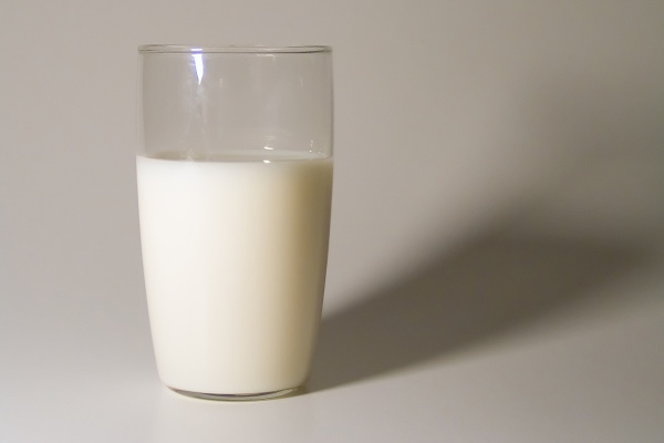 Mleko w szklance