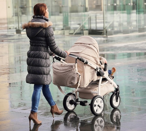 Mama wie lepiej jak rozsądnie wybrać wygodną spacerówkę