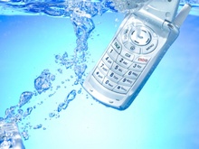 Telefon zamoczony w wodzie