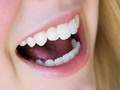 Polacy są świadomi wpływu stanu jamy ustnej na inne obszary zdrowia, ale większość nie dba o jej florę bakteryjną