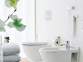 W jasnych barwach – jak urządzić przestronną i nowoczesną łazienkę