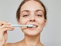 Nadmierne, intensywne szczotkowanie zębów  - nie rób tego, to szkodzi zębom!