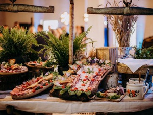 Catering weselny – klucz do udanego przyjęcia