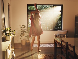 Światło dzienne jako naturalny antydepresant. Jak doświetlić wnętrze domu bez strat ciepła?